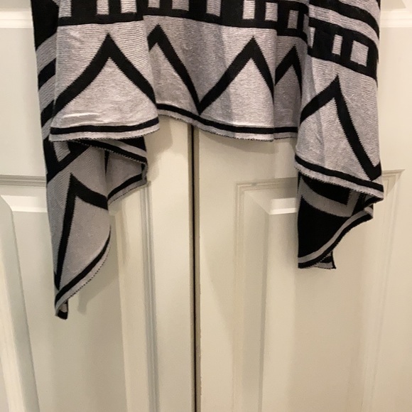 Ya Los Angeles Geometric Hi-low Open Vest/Cardigan - Picture 8 of 8